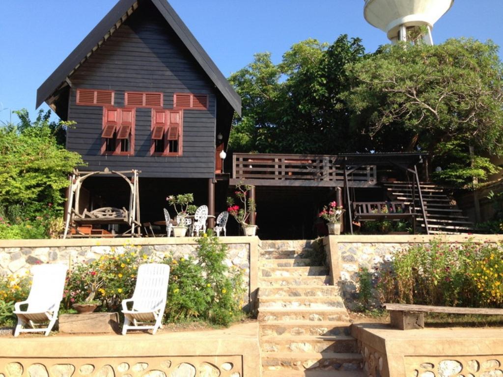 Ayothaya Riverside House 2*
